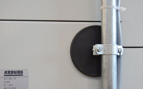 magnetische Befestigung Kabelführung an Maschinen | © Brugger GmbH