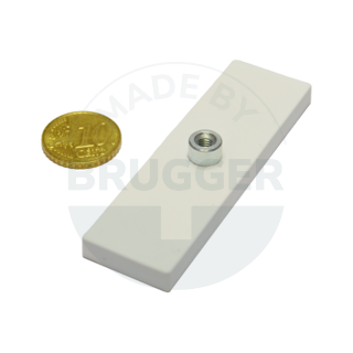 Aimant caoutchouté avec douille filetée rectangulaires blanc | © Brugger GmbH