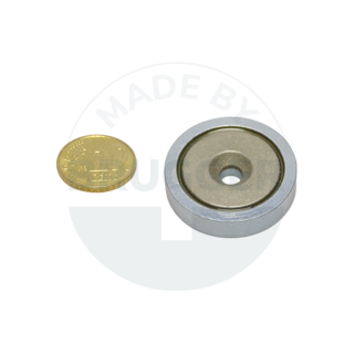 Pot magnet of SmCo steel housing with bore and countersink galvanised up to 280°C 32mm backsite | © Brugger GmbH