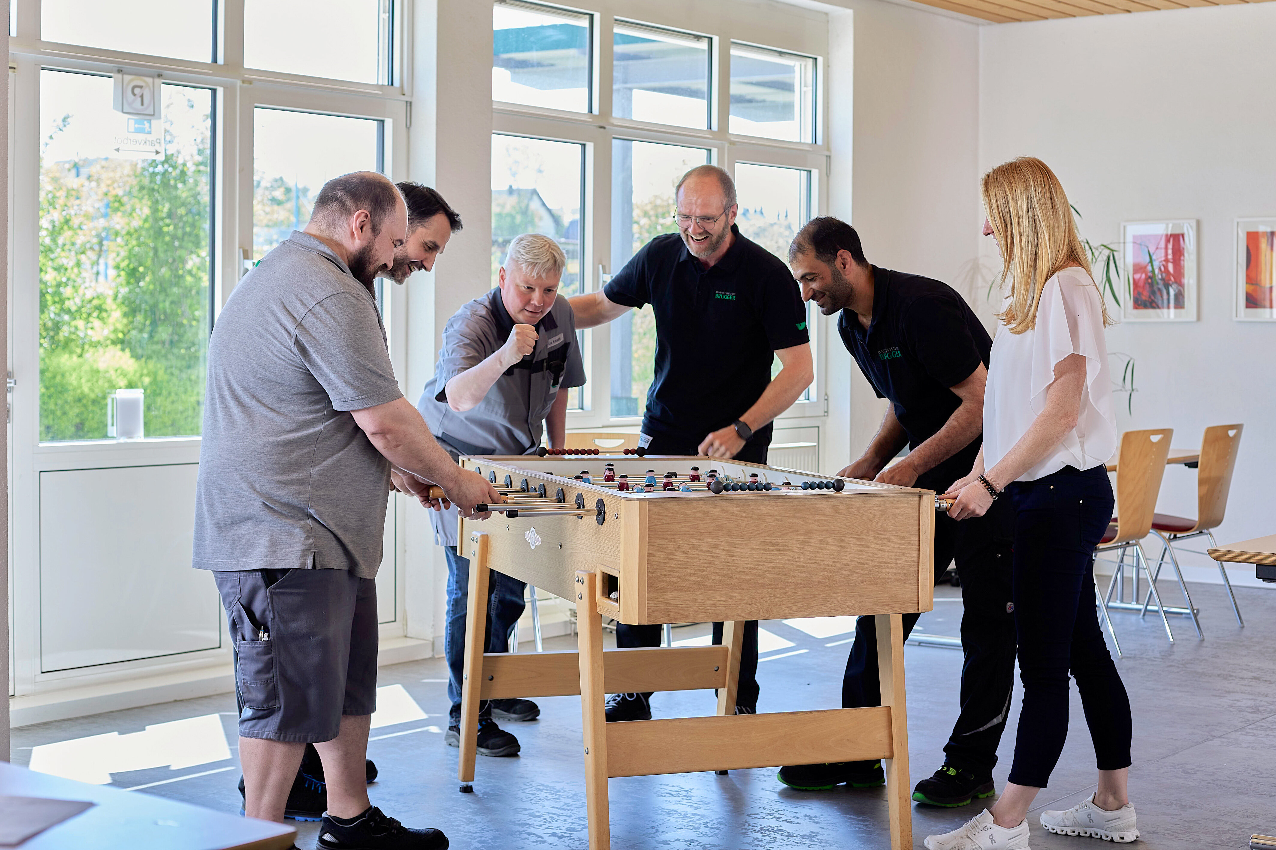 Mitarbeiter am Tischkicker | © Brugger GmbH